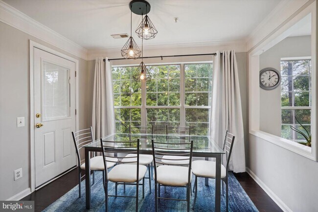 Building Photo - 46966 Courtyard Sq