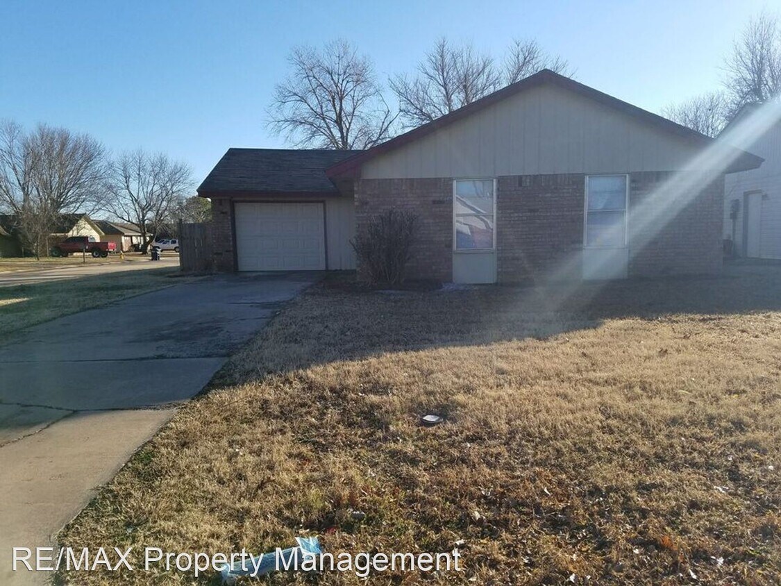Foto principal - 3 br, 1 bath House - 1925 East Cherry Avenue