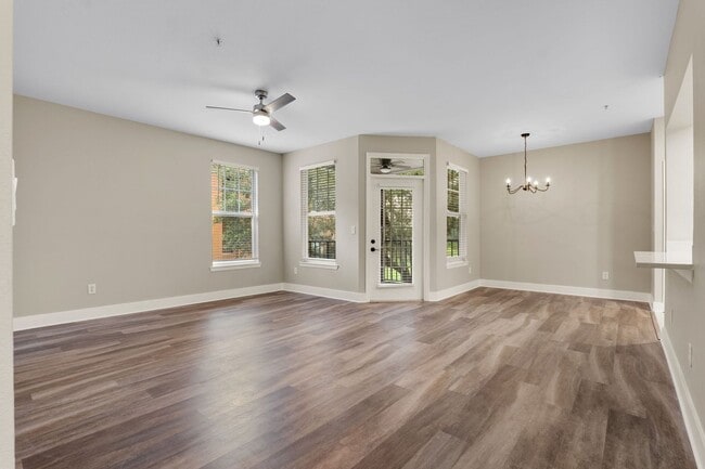 Building Photo - Newly Renovated 2-Bedroom Corner Unit in G...