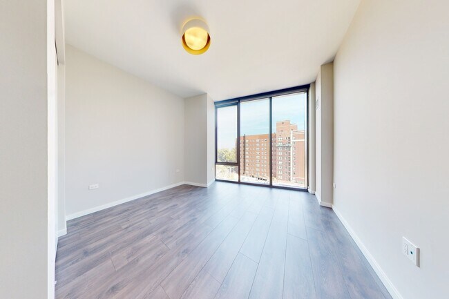Interior Photo - 5252