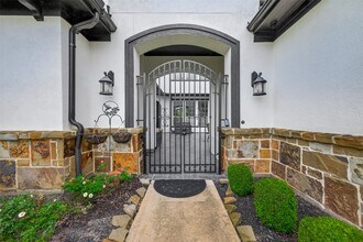 Building Photo - 2515 Avon Gate Ct