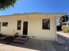 Building Photo - 1528 Castillo St