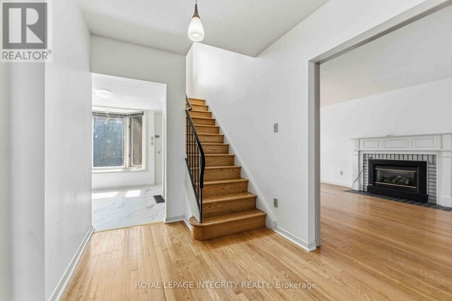 Building Photo - 1842 Playfair Dr