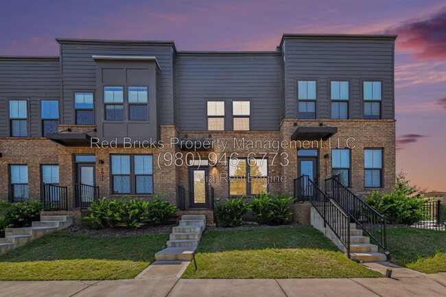 Building Photo - 1007 Simcoe Ln