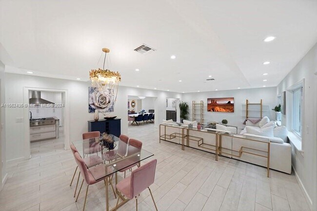 Foto del edificio - 4630 Royal Palm Ave