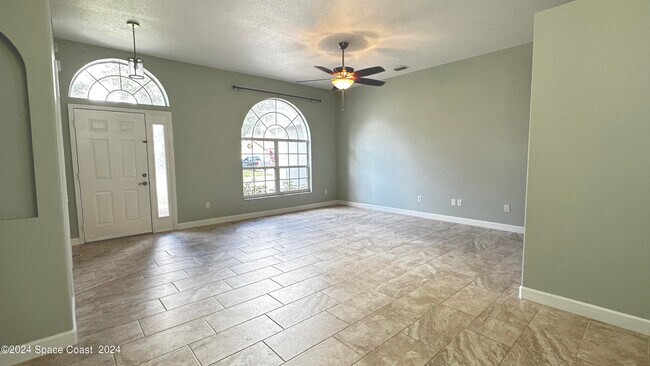Foto del edificio - 925 Osprey Ln