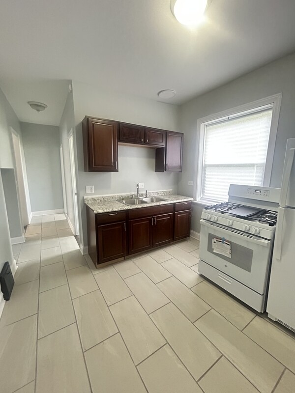 Building Photo - 5759 S Wolcott Ave