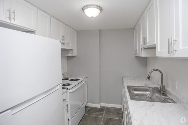 1BR, 1BA - 604 SF - Maple Creek Village