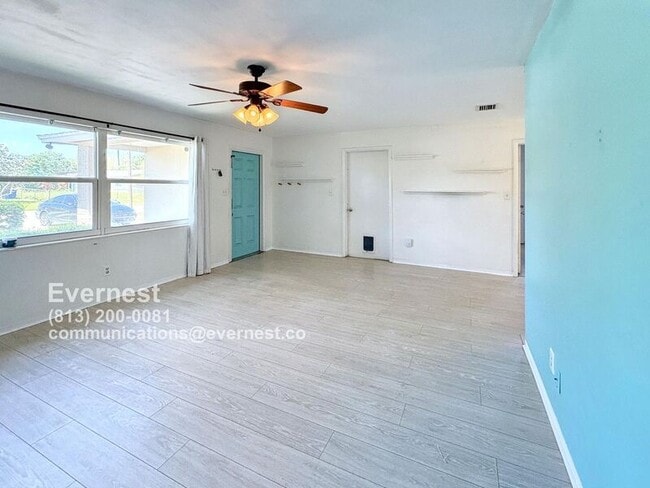 Building Photo - 105 S Fernwood Ave