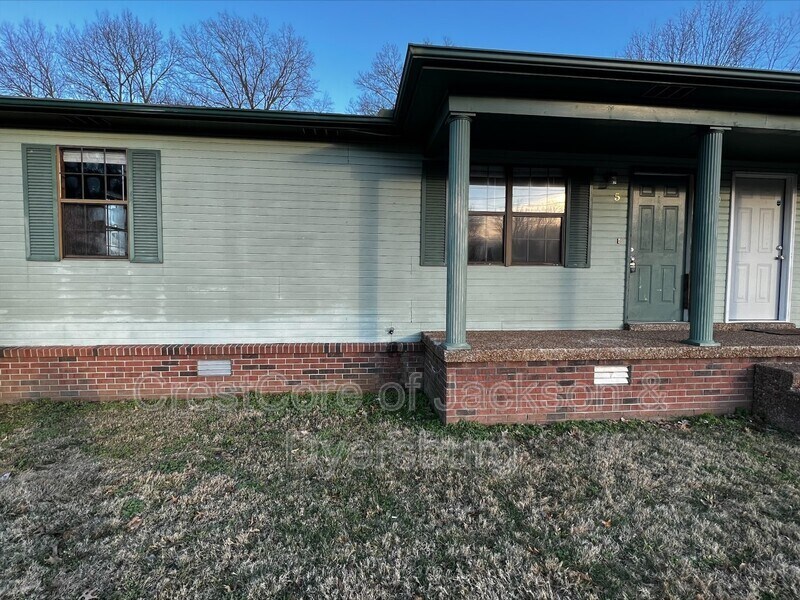 Primary Photo - 100 Eastlawn Dr