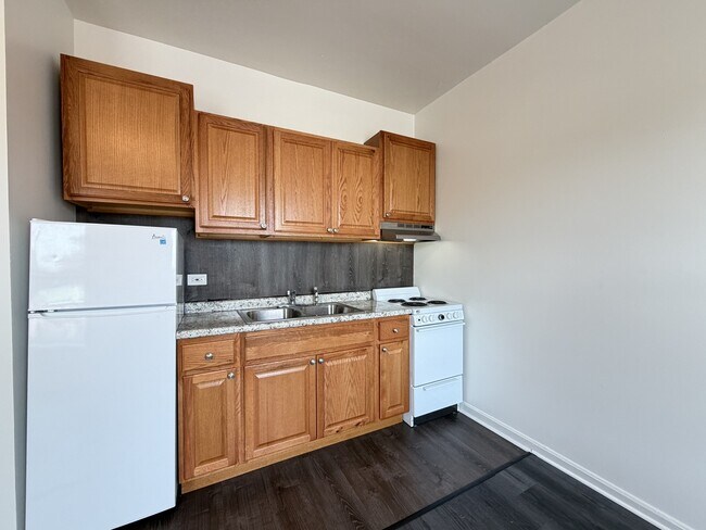 Foto del edificio - 3911 W Irving Park Rd