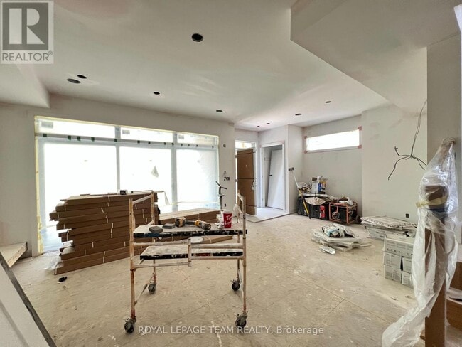 Building Photo - 512 Roosevelt Ave