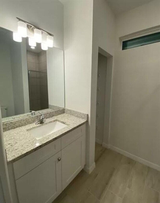 Foto principal - 3503 SW 8th Pl