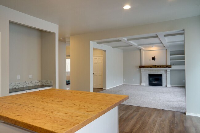 Building Photo - New price!  Beautifully renovated 2 story