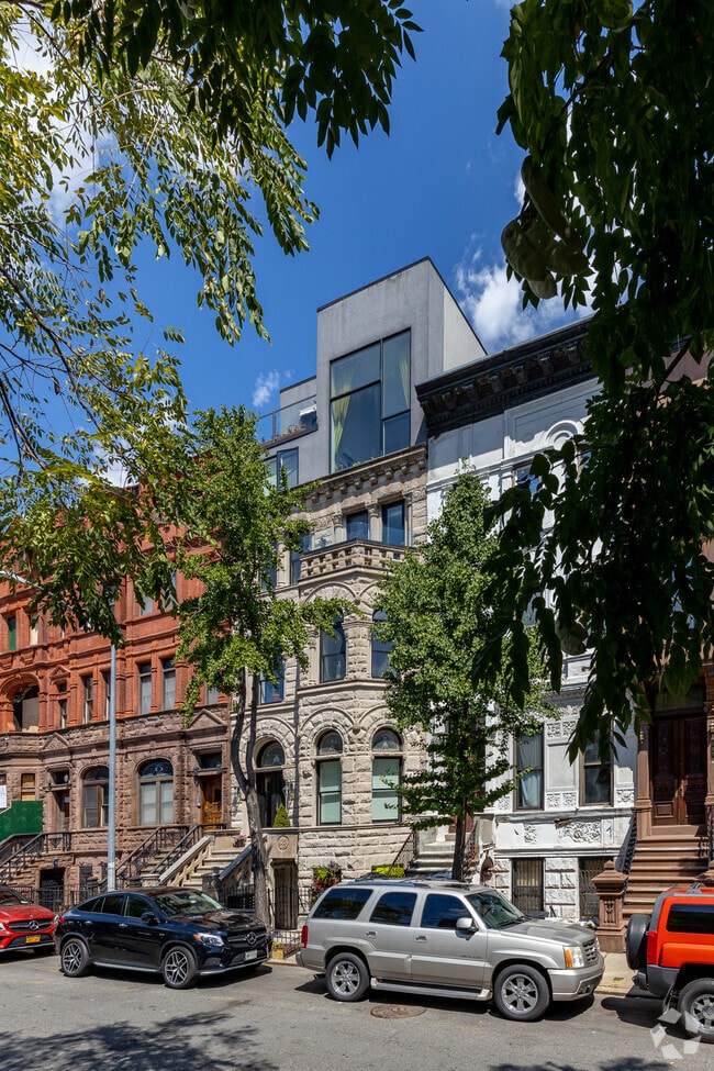 Building Photo - 131 W 122nd St