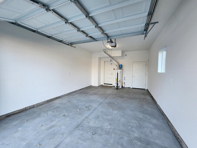 Building Photo - 406 S 11th St