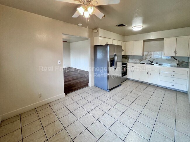 Foto del edificio - 3338 N Purdue Ave