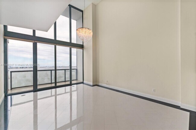 Foto del edificio - 601 NE 36th St