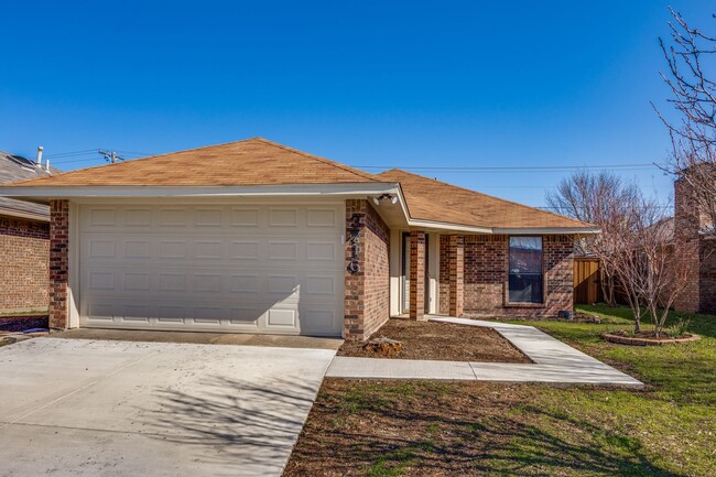 Building Photo - Two bedroom, 2 bathroom, ONE STORY home in...