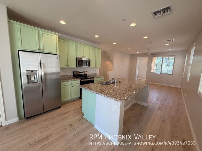 Building Photo - 2745 S Balsam Dr