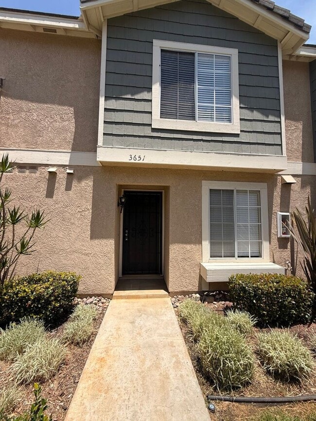 Building Photo - 3651 Caminito Carmel Landing
