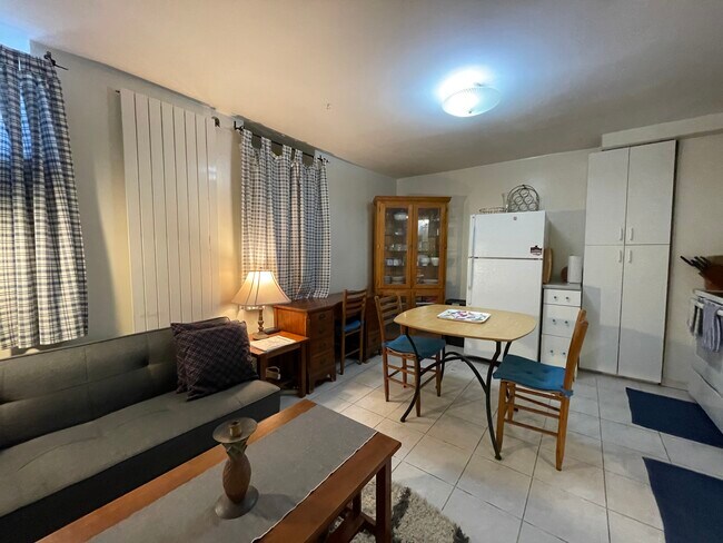 Building Photo - 56 Hobson St