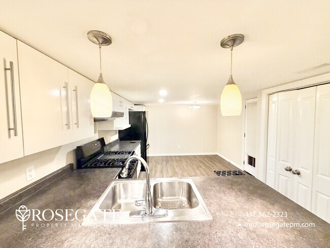 Photo du bâtiment - Bright 1-Bedroom Basement Apartment with All Utilities & 2 Parking Spaces in Kitchener