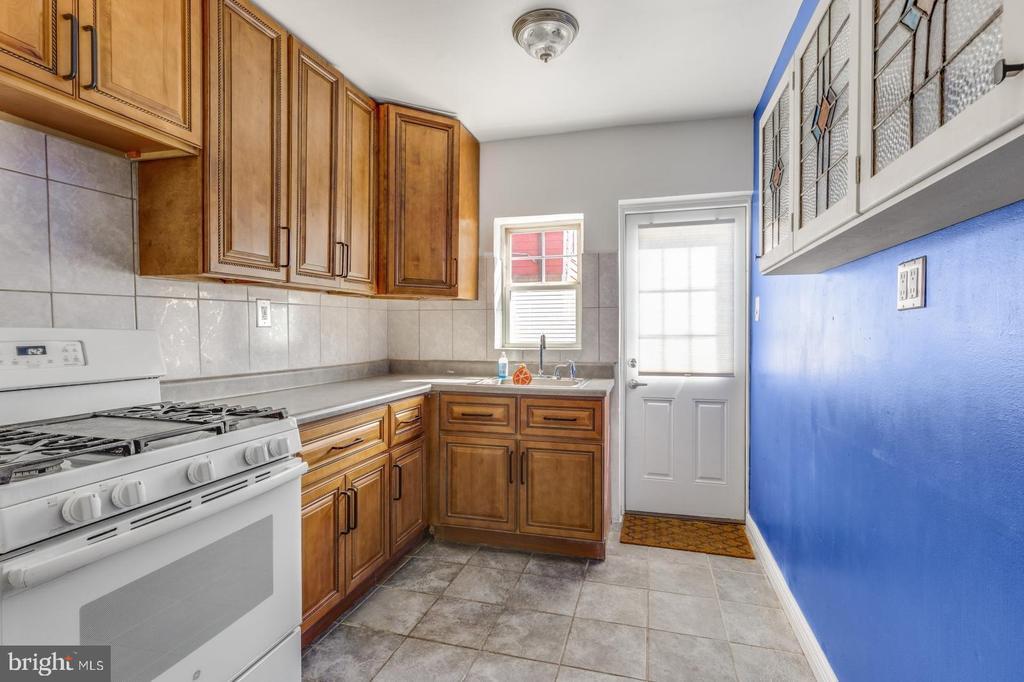 Primary Photo - 2155 N Philip St
