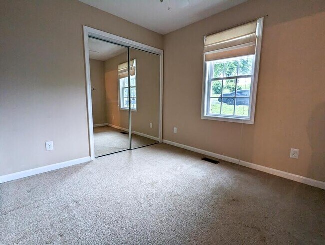 Foto del edificio - 726 Crestwood Cir