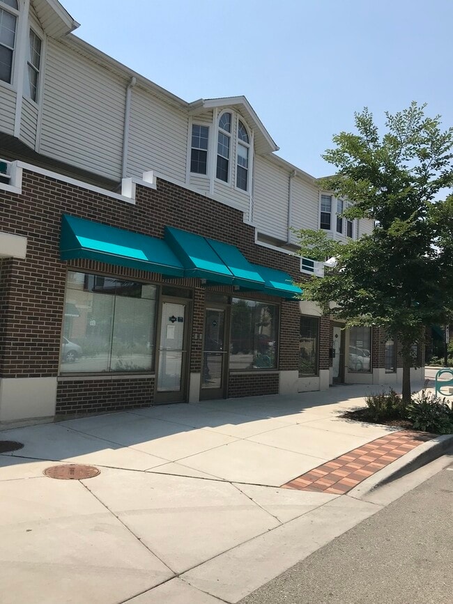 Building Photo - 5041 Warren St