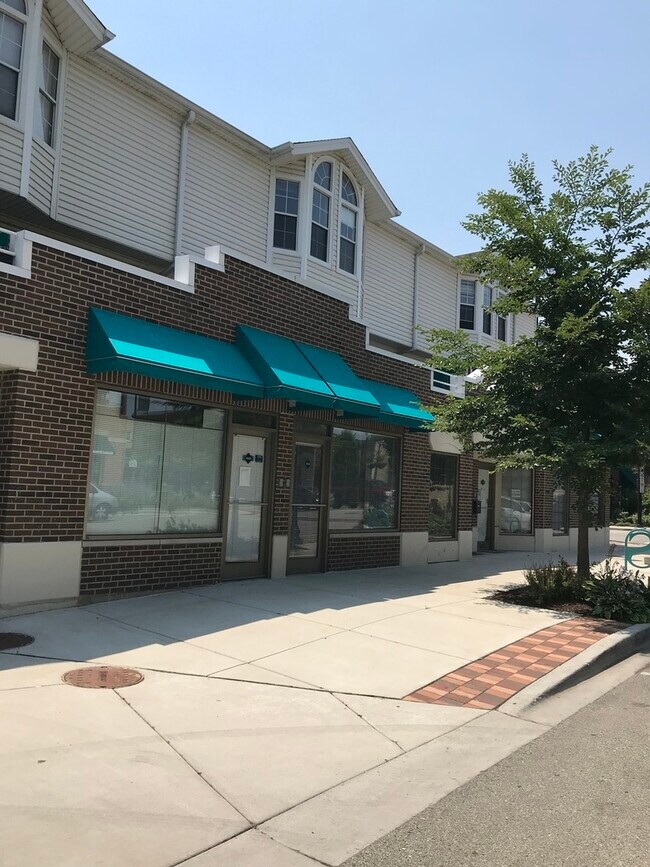 Foto del edificio - 5041 Warren St