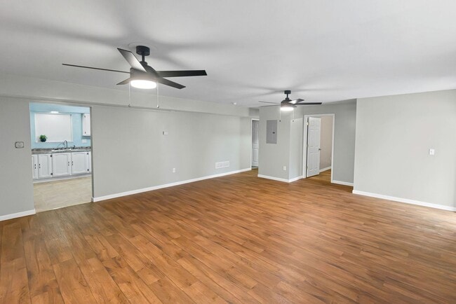 Building Photo - 113 E Apple St