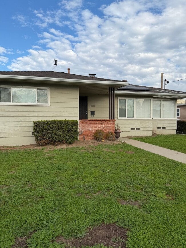 Building Photo - Charming 2/1 in La Mesa