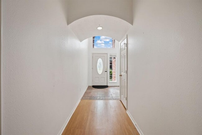 Building Photo - 26900 Castlecliff Ln