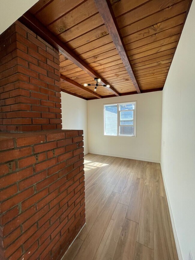 Foto del edificio - 489 Manzanita Dr