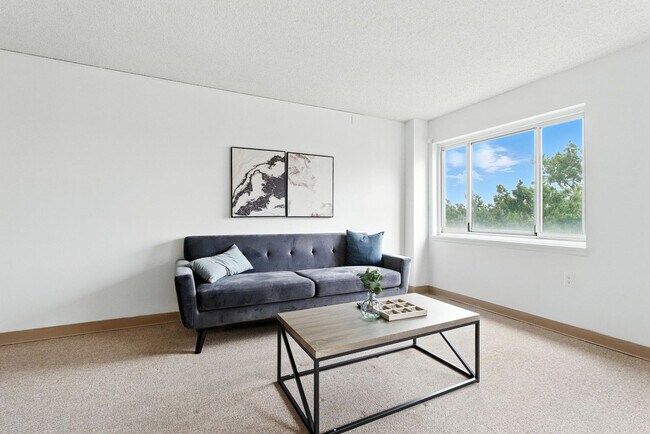 Building Photo - 1711 Bellevue Ave