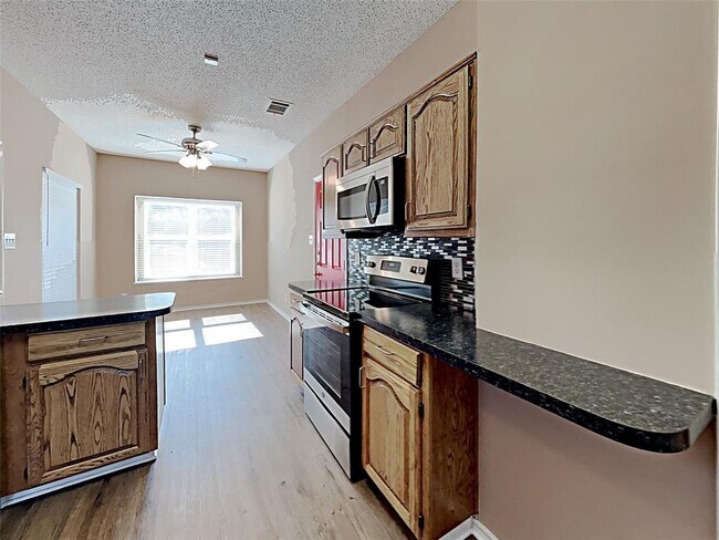 Foto del edificio - 1360 Creekview Dr