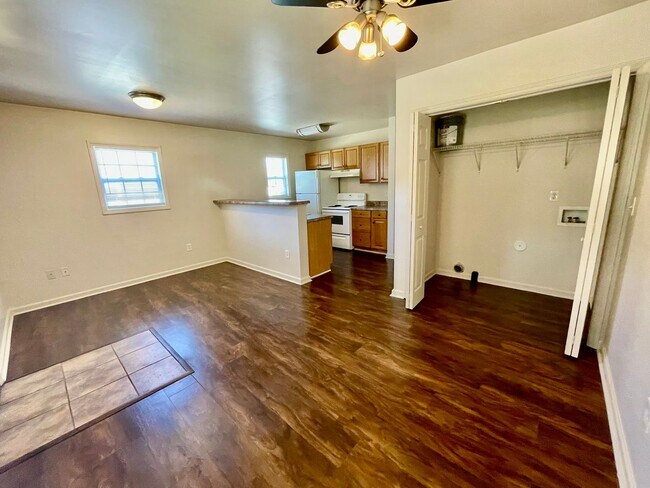 Building Photo - Cute and charming 1 Bedroom 1 bath apartme...