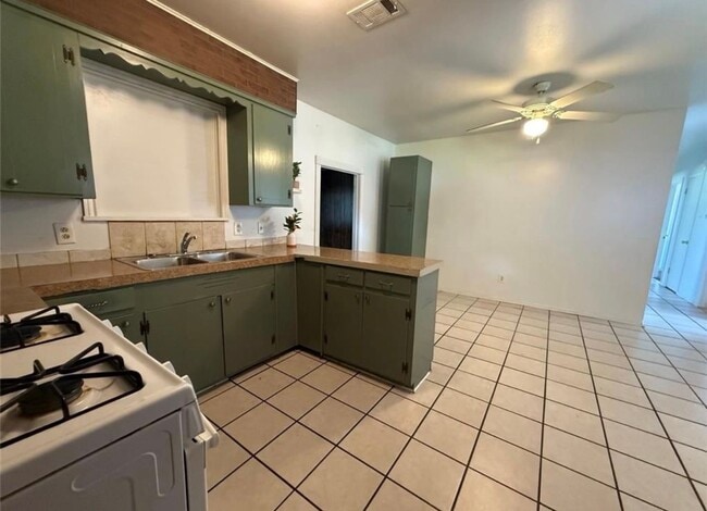 Building Photo - This Just In! New To The Market!