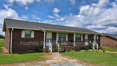 Building Photo - 105 Teakwood Dr