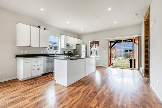 Foto del edificio - Pet-Friendly Big Sky Townhome in the Perfect Location