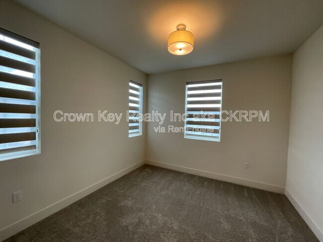 Foto del edificio - 7236 Diamond Ave