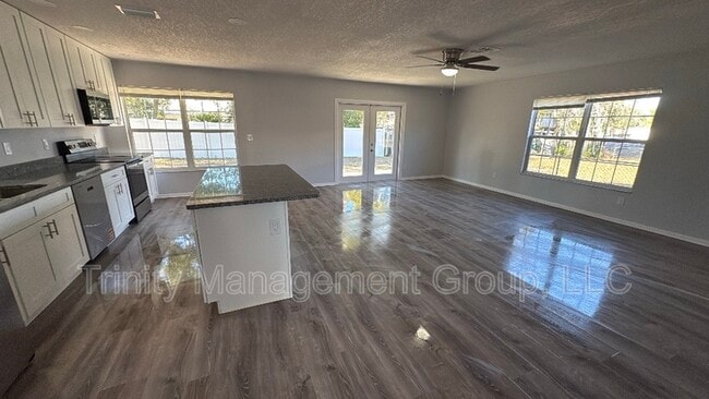 Building Photo - 4 Spring Ln Way