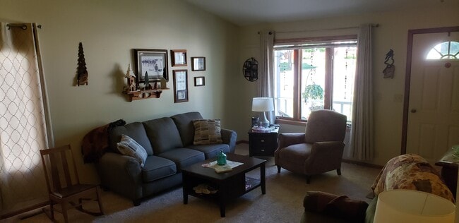 Building Photo - 1315 Glades Dr