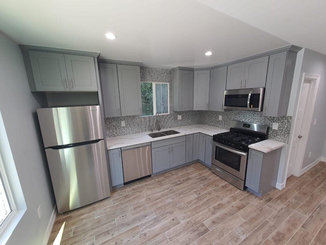 12031 Albers St Unit B, Valley Village, CA 91607 12031 Albers St