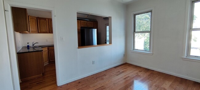 Building Photo - 126 57th St