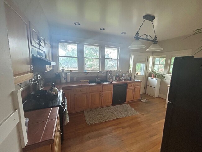Building Photo - Nice single family home in the "OLD NORTH ...