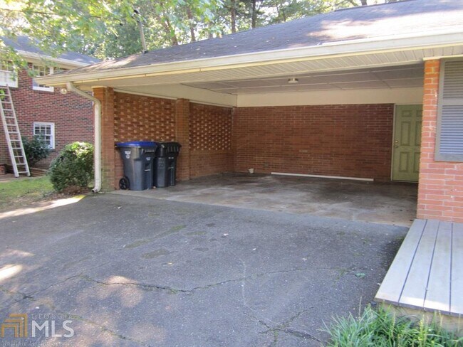 Building Photo - 1060 Delmont Terrace