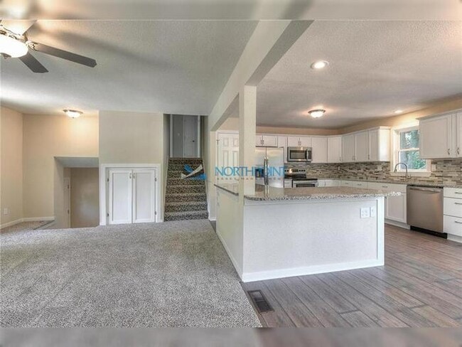 Foto del edificio - 4 bedrooms, 3 baths gorgeous Parkville home