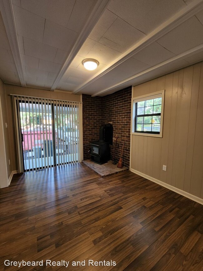 Building Photo - 2 br, 1 bath House - 106 Lousia Street